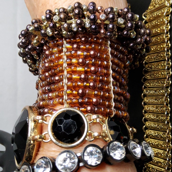 Elegant Bracelet Bundle Lot Of Eight. - Picture 8 of 8